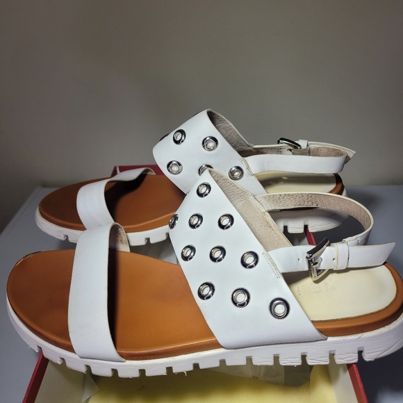 Sandals - Picture 3 of 8